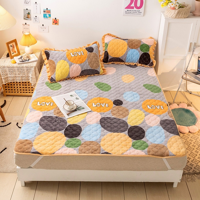 91家纺网 家纺一手货源 找家纺 羽爱家纺 2024新款牛奶绒直边款床盖床垫 魔力圈圈