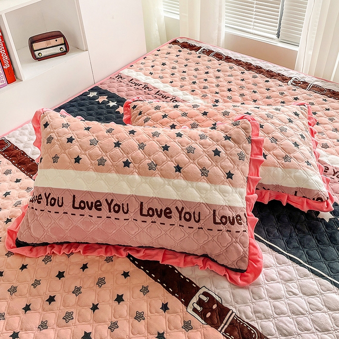 91家纺网 家纺一手货源 找家纺 羽爱家纺 2024新款牛奶绒榻榻米床盖 星星相惜