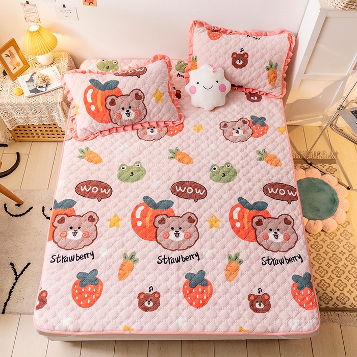 91家纺网 家纺一手货源 找家纺 羽爱家纺 2024新款牛奶绒直边款床盖床垫 水果熊