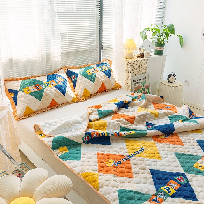 91家纺网 家纺一手货源 找家纺 羽爱家纺 2024新款牛奶绒直边款床盖床垫 开心格