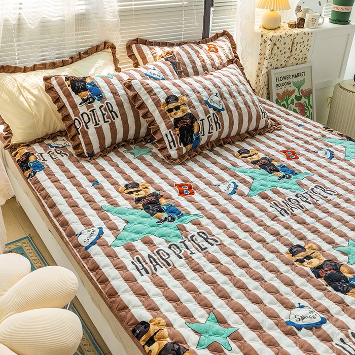 91家纺网 家纺一手货源 找家纺 羽爱家纺 2024新款牛奶绒直边款床盖床垫 酷派小熊 