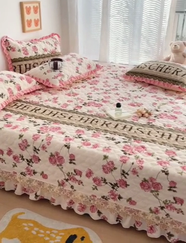 91家纺网 家纺一手货源 找家纺 羽爱家纺 2024新款牛奶绒榻榻米床盖 花梦 