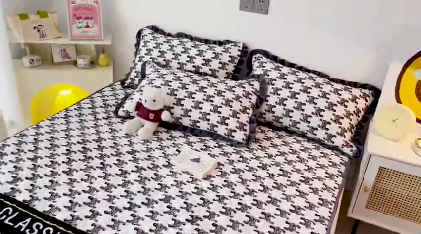 91家纺网 家纺一手货源 找家纺 羽爱家纺 2024新款牛奶绒直边款床盖床垫 摩登