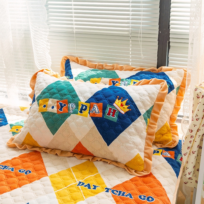 91家纺网 家纺一手货源 找家纺 羽爱家纺 2024新款牛奶绒直边款床盖床垫 开心格