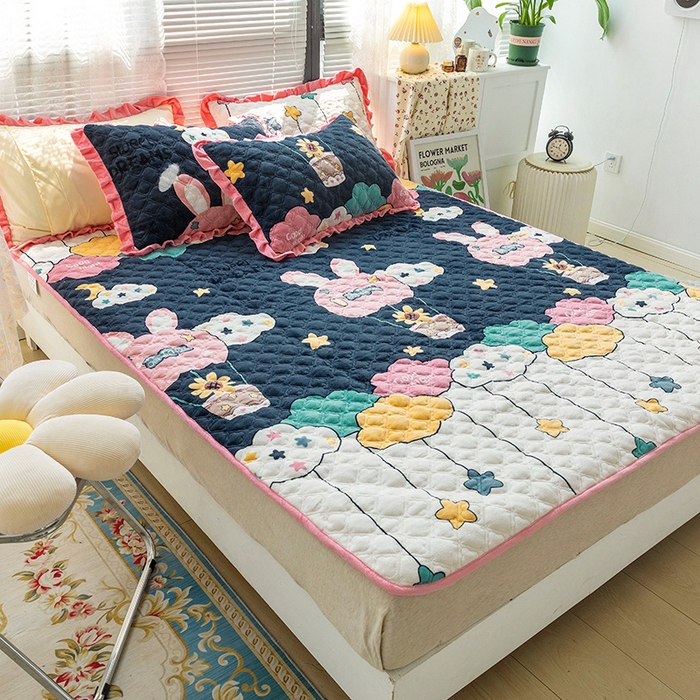 91家纺网 家纺一手货源 找家纺 羽爱家纺 2024新款牛奶绒直边款床盖床垫 萌萌哒