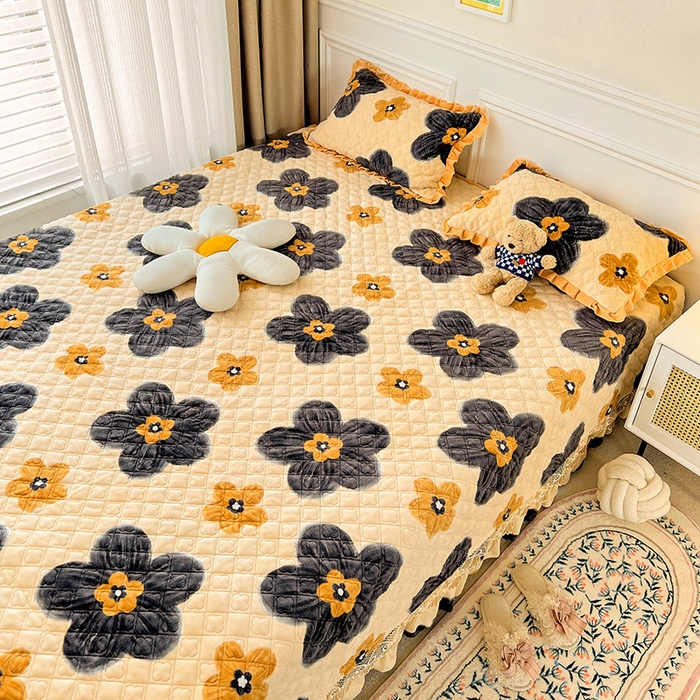 91家纺网 家纺一手货源 找家纺 羽爱家纺 2024新款牛奶绒榻榻米床盖 纯真花语