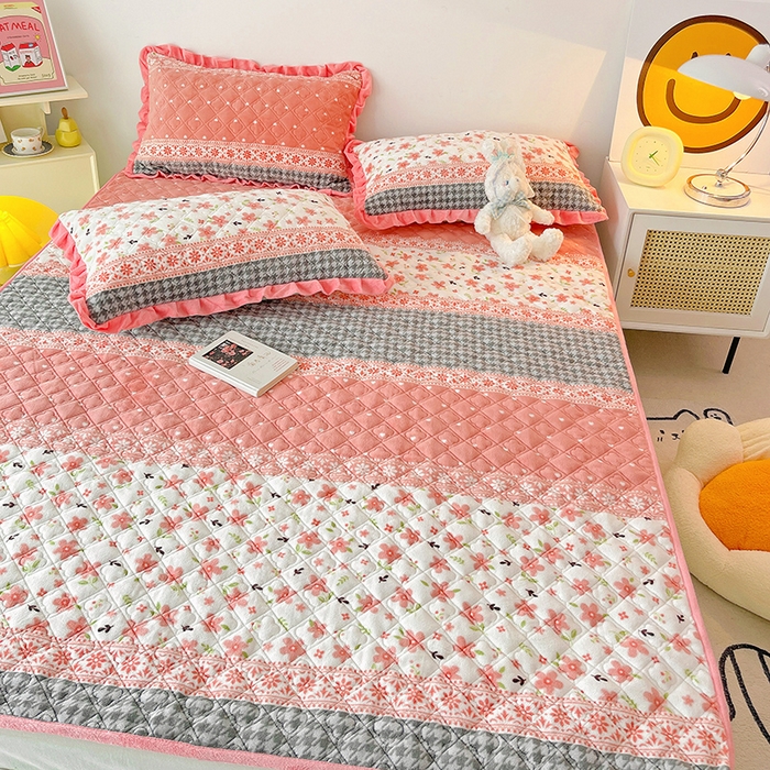 91家纺网 家纺一手货源 找家纺 羽爱家纺 2024新款牛奶绒直边款床盖床垫 如梦花季 