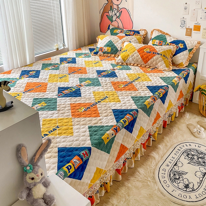 91家纺网 家纺一手货源 找家纺 羽爱家纺 2024新款牛奶绒榻榻米床盖 开心格