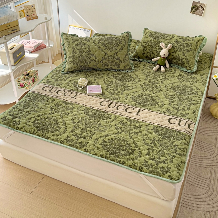 91家纺网 家纺一手货源 找家纺 羽爱家纺 2024新款牛奶绒直边款床盖床垫 晨光 