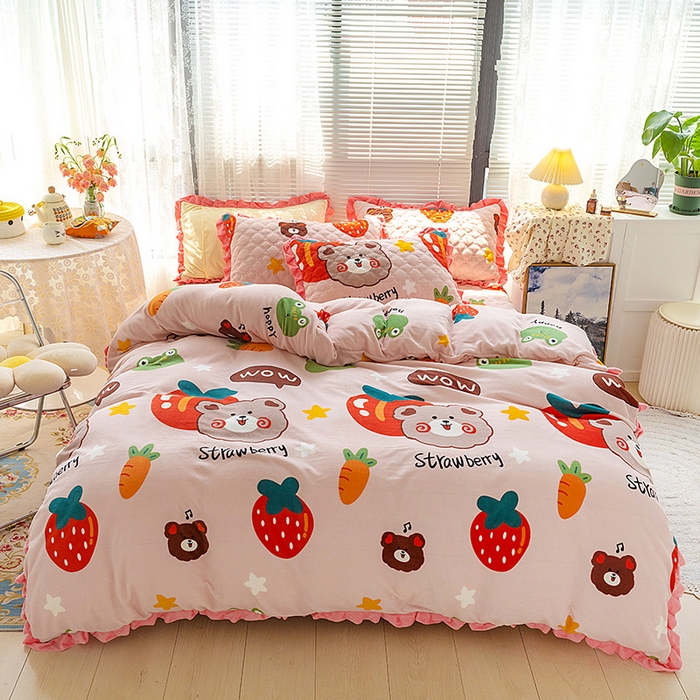 91家纺网 家纺一手货源 找家纺 羽爱家纺 2024新款牛奶绒直边款床盖床垫 水果熊