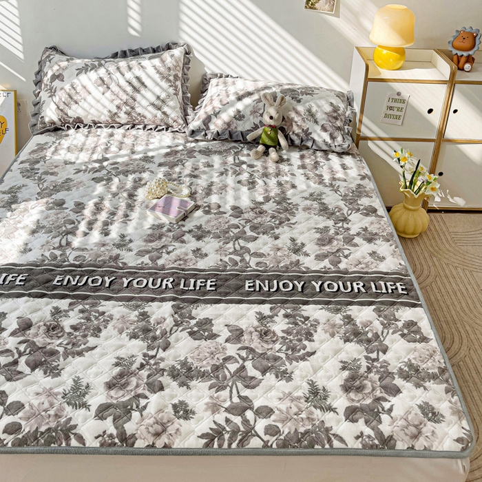 91家纺网 家纺一手货源 找家纺 羽爱家纺 2024新款牛奶绒直边款床盖床垫 花都 