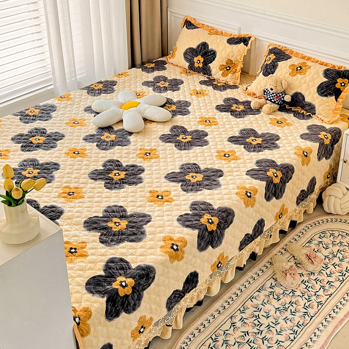 91家纺网 家纺一手货源 找家纺 羽爱家纺 2024新款牛奶绒榻榻米床盖 纯真花语