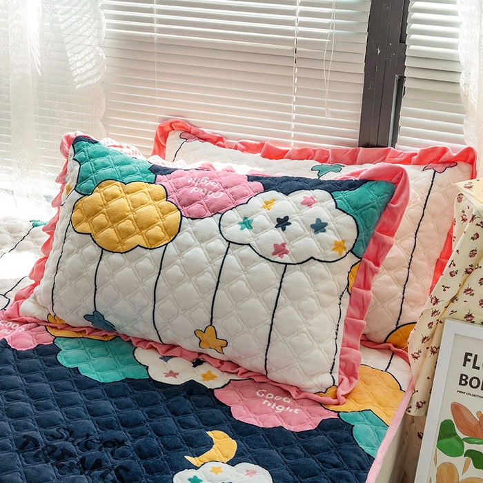 91家纺网 家纺一手货源 找家纺 羽爱家纺 2024新款牛奶绒直边款床盖床垫 萌萌哒