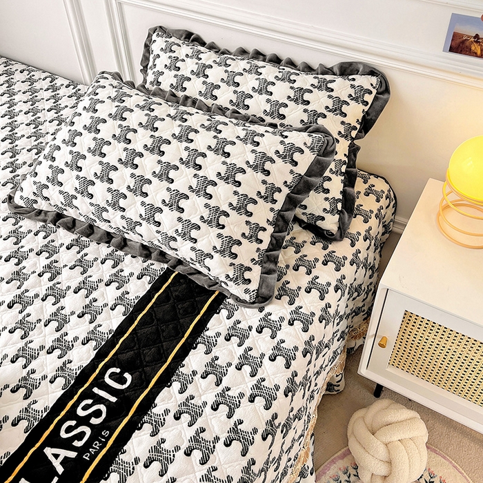 91家纺网 家纺一手货源 找家纺 羽爱家纺 2024新款牛奶绒榻榻米床盖 摩登