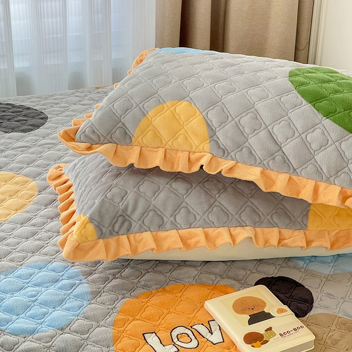 91家纺网 家纺一手货源 找家纺 羽爱家纺 2024新款牛奶绒榻榻米床盖 魔力圈圈