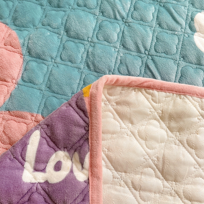 91家纺网 家纺一手货源 找家纺 羽爱家纺 2024新款牛奶绒榻榻米床盖 牛牛屋