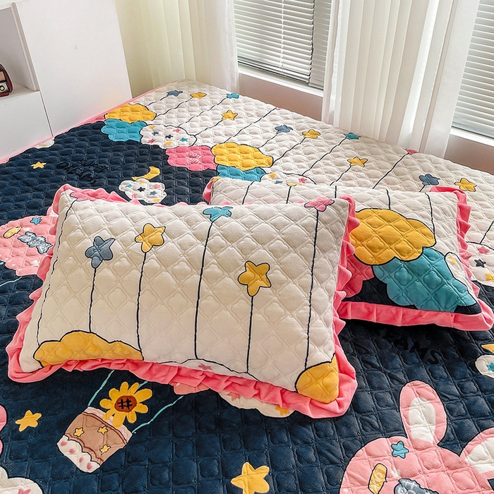 91家纺网 家纺一手货源 找家纺 羽爱家纺 2024新款牛奶绒榻榻米床盖 萌萌哒