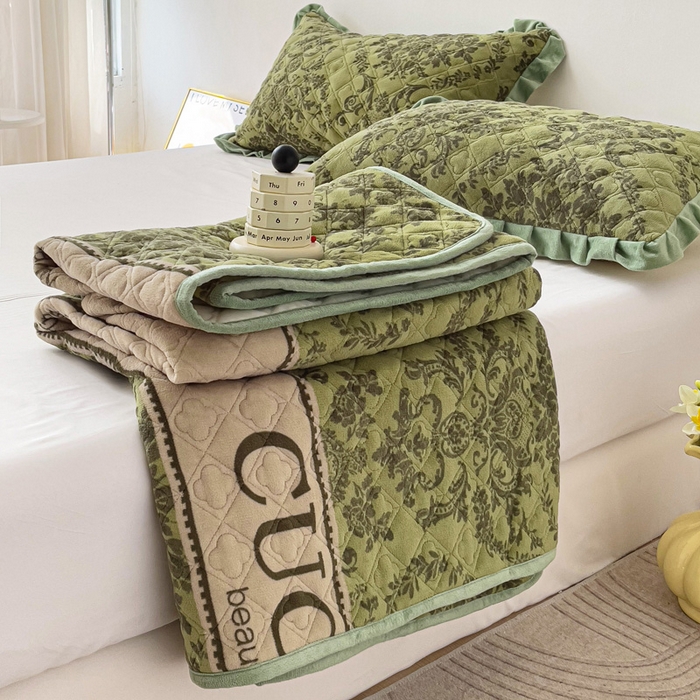 91家纺网 家纺一手货源 找家纺 羽爱家纺 2024新款牛奶绒直边款床盖床垫 晨光 