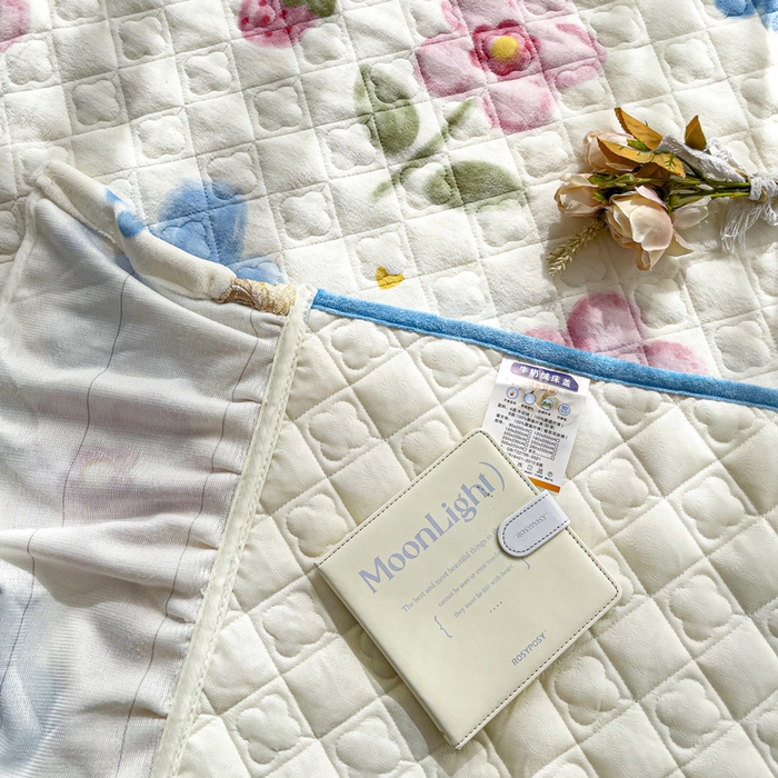 91家纺网 家纺一手货源 找家纺 羽爱家纺 2024新款牛奶绒榻榻米床盖 花海 