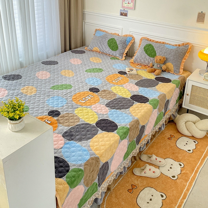 91家纺网 家纺一手货源 找家纺 羽爱家纺 2024新款牛奶绒榻榻米床盖 魔力圈圈