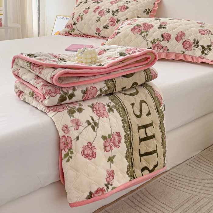 91家纺网 家纺一手货源 找家纺 羽爱家纺 2024新款牛奶绒直边款床盖床垫 花梦