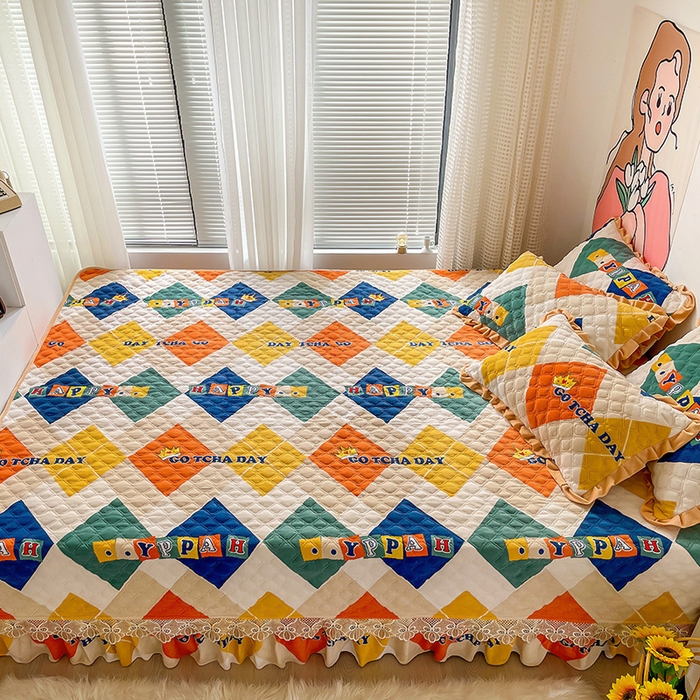 91家纺网 家纺一手货源 找家纺 羽爱家纺 2024新款牛奶绒榻榻米床盖 开心格