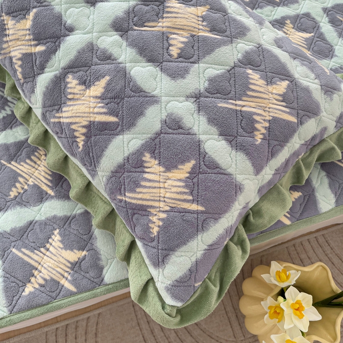 91家纺网 家纺一手货源 找家纺 羽爱家纺 2024新款牛奶绒直边款床盖床垫 五角星