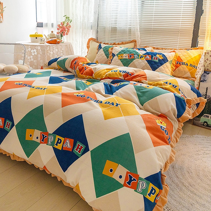 91家纺网 家纺一手货源 找家纺 羽爱家纺 2024新款牛奶绒直边款床盖床垫 开心格