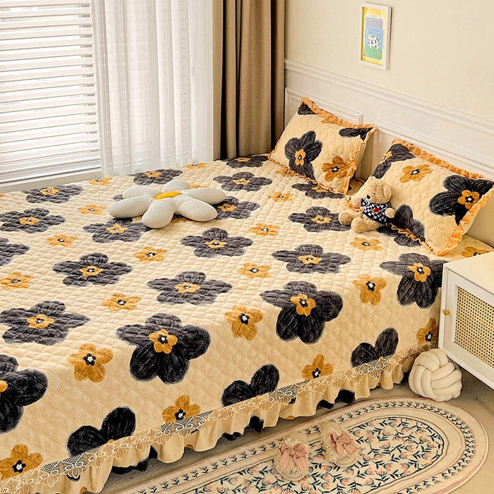 91家纺网 家纺一手货源 找家纺 羽爱家纺 2024新款牛奶绒榻榻米床盖 纯真花语