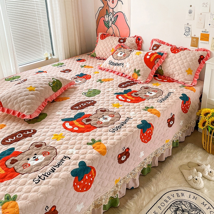 91家纺网 家纺一手货源 找家纺 羽爱家纺 2024新款牛奶绒榻榻米床盖 水果熊