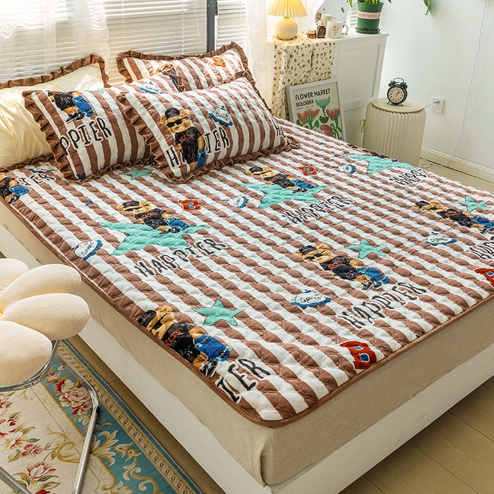 91家纺网 家纺一手货源 找家纺 羽爱家纺 2024新款牛奶绒直边款床盖床垫 酷派小熊 