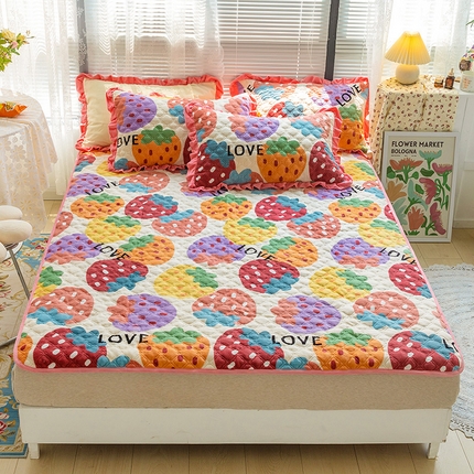 羽爱家纺 2024新款牛奶绒直边款床盖床垫 甜甜草莓