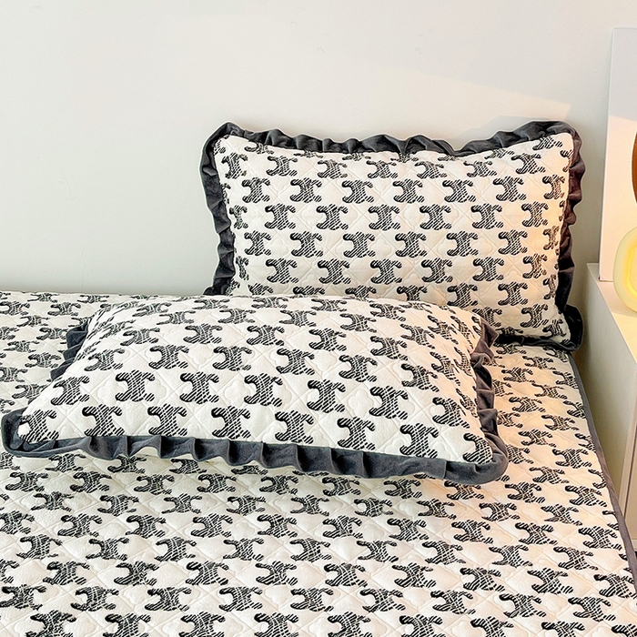 91家纺网 家纺一手货源 找家纺 羽爱家纺 2024新款牛奶绒直边款床盖床垫 摩登