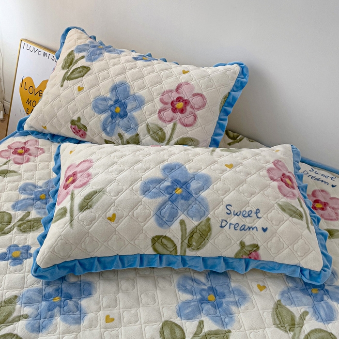 91家纺网 家纺一手货源 找家纺 羽爱家纺 2024新款牛奶绒直边款床盖床垫 花海 