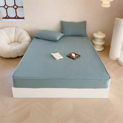 91家纺网 家纺一手货源 找家纺 三味舒屋 2024新款经典条纹床笠 豆绿