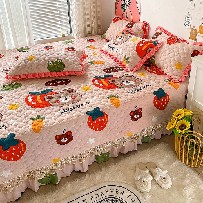 91家纺网 家纺一手货源 找家纺 羽爱家纺 2024新款牛奶绒榻榻米床盖 水果熊