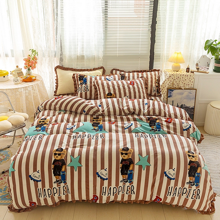 91家纺网 家纺一手货源 找家纺 羽爱家纺 2024新款牛奶绒直边款床盖床垫 酷派小熊 