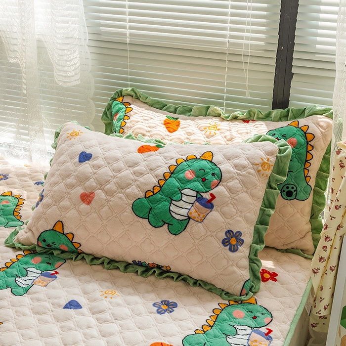 91家纺网 家纺一手货源 找家纺 羽爱家纺 2024新款牛奶绒直边款床盖床垫 恐龙先生 