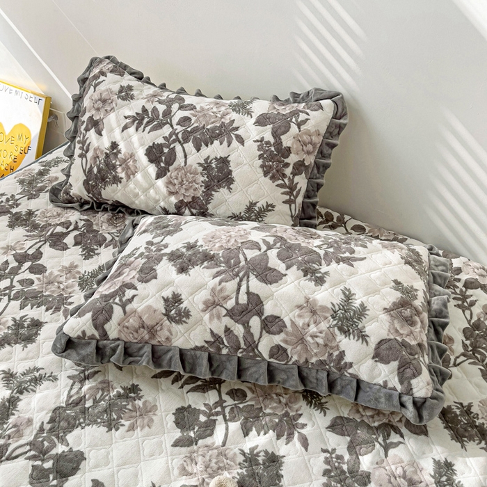 91家纺网 家纺一手货源 找家纺 羽爱家纺 2024新款牛奶绒直边款床盖床垫 花都 