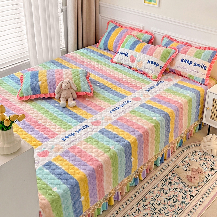 91家纺网 家纺一手货源 找家纺 羽爱家纺 2024新款牛奶绒榻榻米床盖 条纹彩虹