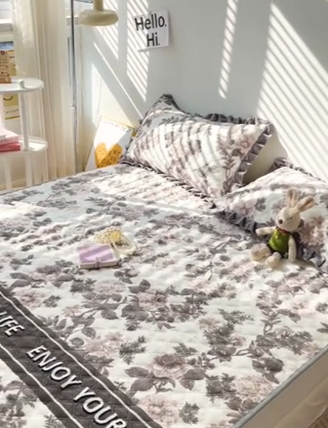 91家纺网 家纺一手货源 找家纺 羽爱家纺 2024新款牛奶绒直边款床盖床垫 花都 