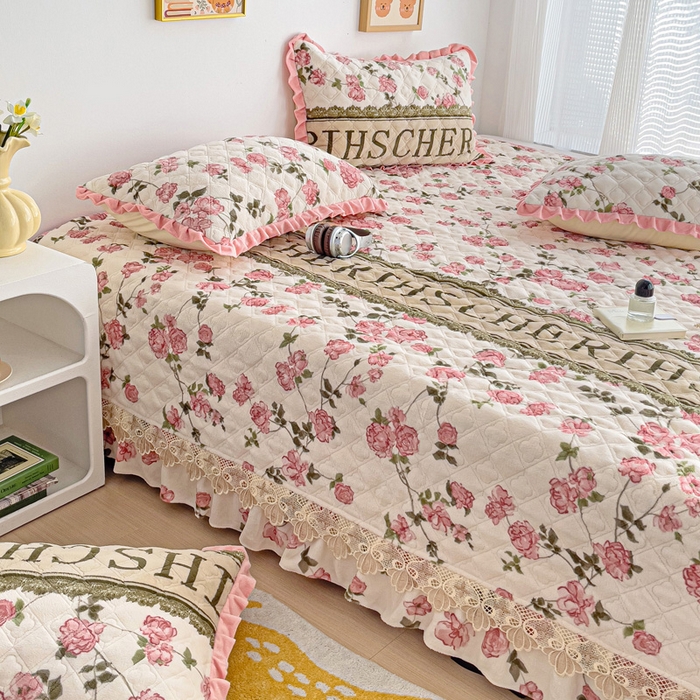 91家纺网 家纺一手货源 找家纺 羽爱家纺 2024新款牛奶绒榻榻米床盖 花梦 