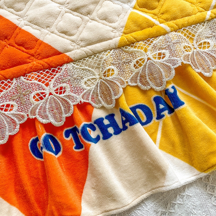 91家纺网 家纺一手货源 找家纺 羽爱家纺 2024新款牛奶绒榻榻米床盖 开心格