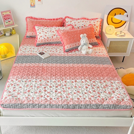 91家纺网 家纺一手货源 找家纺 羽爱家纺 2024新款牛奶绒直边款床盖床垫 如梦花季 