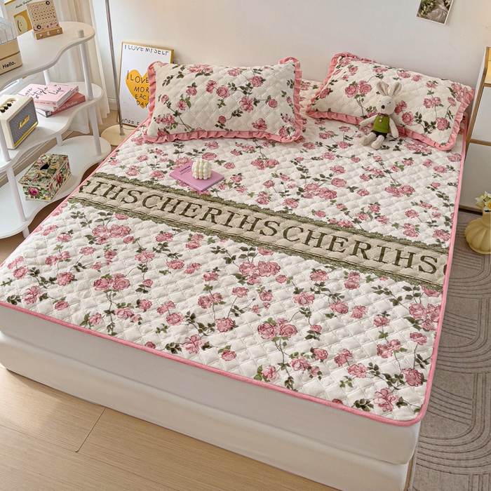 91家纺网 家纺一手货源 找家纺 羽爱家纺 2024新款牛奶绒直边款床盖床垫 花梦