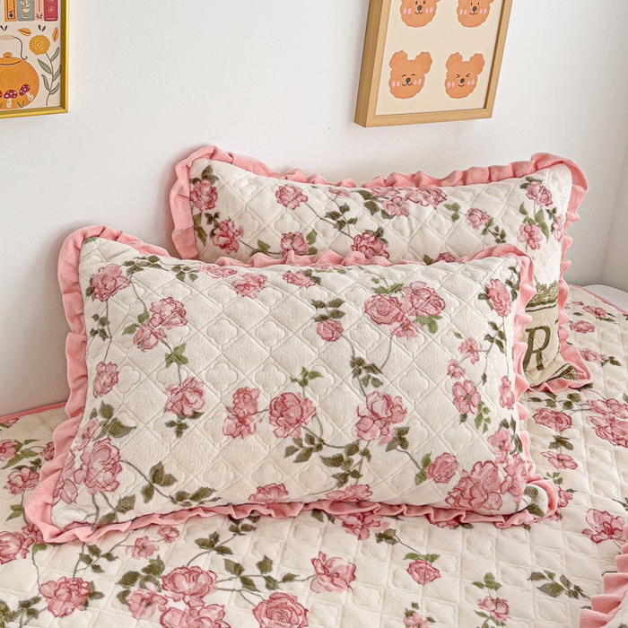 91家纺网 家纺一手货源 找家纺 羽爱家纺 2024新款牛奶绒榻榻米床盖 花梦 