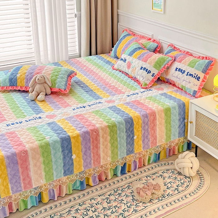 91家纺网 家纺一手货源 找家纺 羽爱家纺 2024新款牛奶绒榻榻米床盖 条纹彩虹