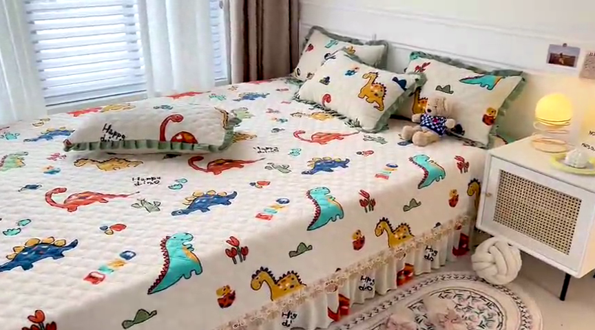 91家纺网 家纺一手货源 找家纺 羽爱家纺 2024新款牛奶绒榻榻米床盖 恐龙世界