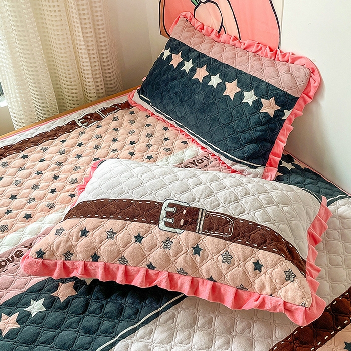 91家纺网 家纺一手货源 找家纺 羽爱家纺 2024新款牛奶绒榻榻米床盖 星星相惜