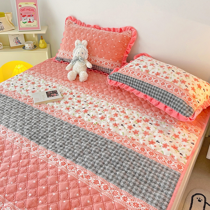 91家纺网 家纺一手货源 找家纺 羽爱家纺 2024新款牛奶绒直边款床盖床垫 如梦花季 